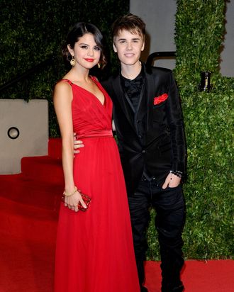WEST HOLLYWOOD, CA - FEBRUARY 27: Singer/actress Selena Gomez and singerJustin Bieber arrive at the Vanity Fair Oscar party hosted by Graydon Carter held at Sunset Tower on February 27, 2011 in West Hollywood, California. (Photo by Pascal Le Segretain/Getty Images) *** Local Caption *** Justin Bieber;Selena Gomez