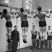 Pupils of the "School of Physical Training" in Aldershot beeing trained for the army, Photograph, Around 1930