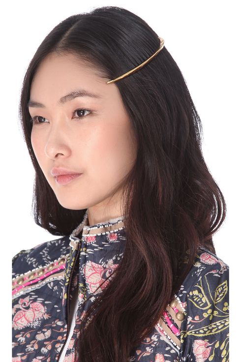 Try This Weird, Minimalist Hair Accessory