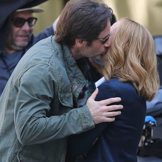 David Duchovny and Gillian Anderson on the new 'X-Files' set
