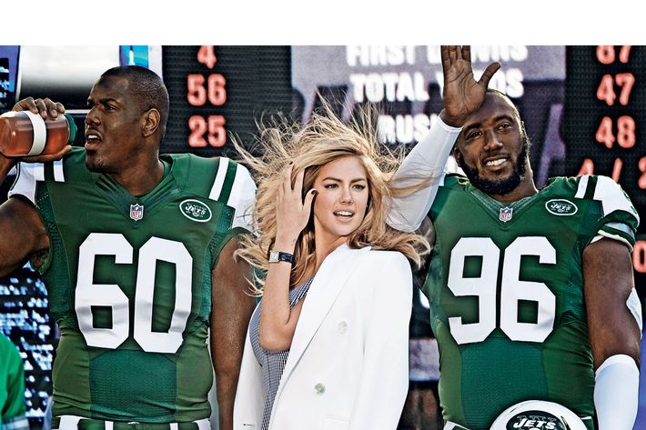 PHOTOS: Kate Upton poses with Jets and Giants players for photoshoot