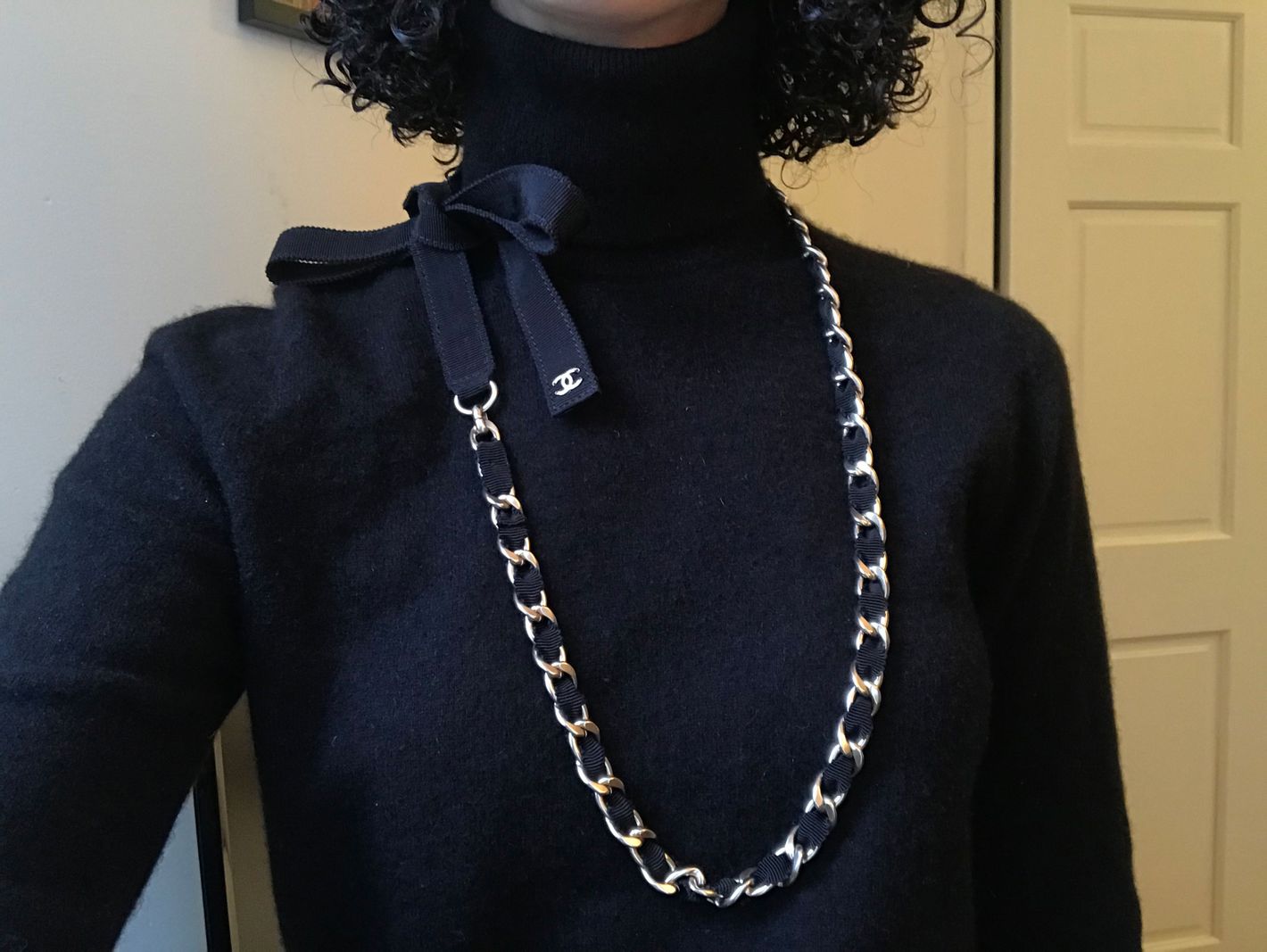 Turtleneck on sale gold chain