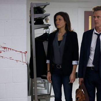 THE FOLLOWING: Former FBI agent Ryan Hardy (Kevin Bacon, R) is brought in to help solve a crime in the new drama THE FOLLOWING premiering Jan. 21 (9:00-10:00 PM ET/PT) on FOX.