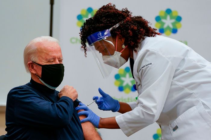 Senators Urge Biden to Waive Vaccine Rules for Tennis Star