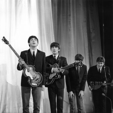 A Look Back at David Redfern’s Classic Beatles Photographs - Slideshow ...