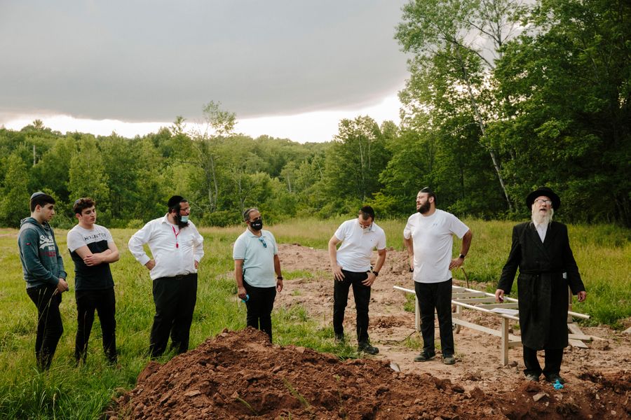 Photos Chesed Shel Emes Provides Jewish Burials Amid COVID