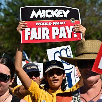 US-LABOUR-UNIONS-PROTEST-DISNEY