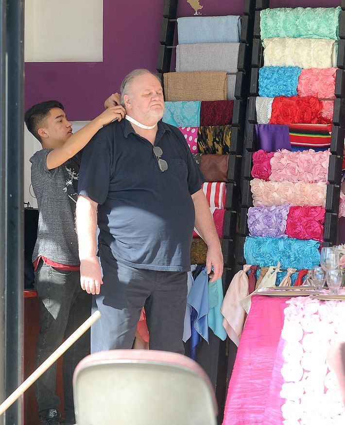 Thomas Markle getting measured for a suit.