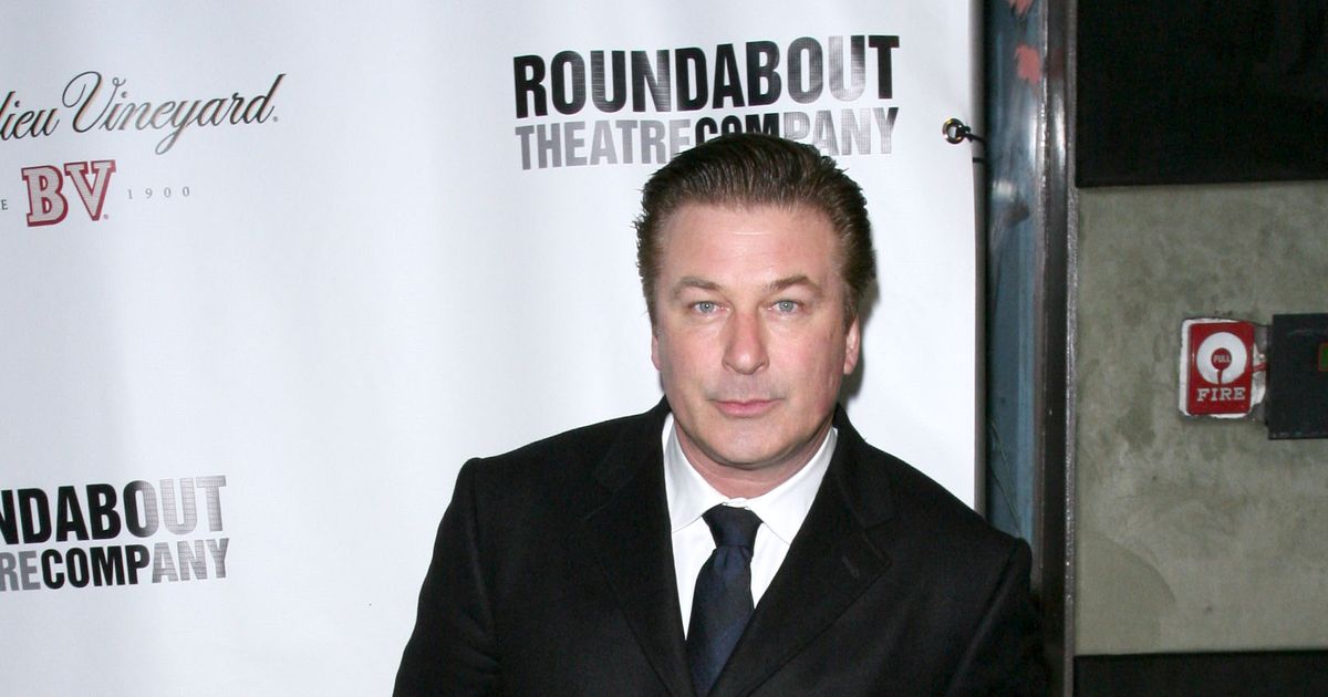 Rude' Alec Baldwin fled to toilet, booted from plane