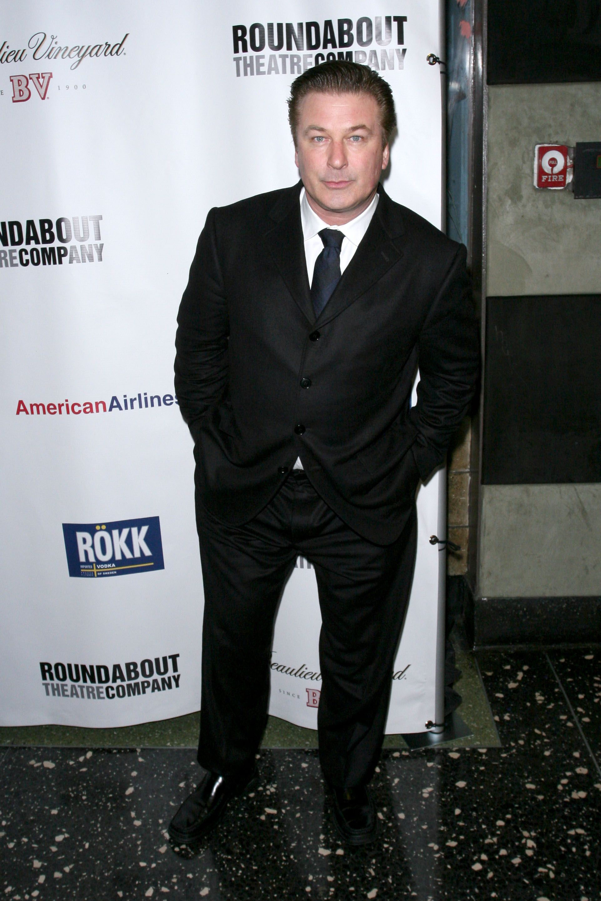 Rude' Alec Baldwin fled to toilet, booted from plane