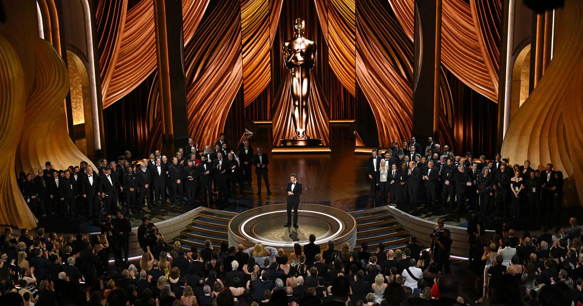 Jimmy Kimmel Honors Behind-the-scenes Crew At 2024 Oscars