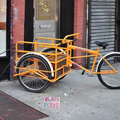 这是一辆货运三轮车，与墨西哥图卢姆La Slowteria的车主雨果·奥罗斯科(Hugo Orozco)的那辆类似。他在新泽西的Craigslist上找到了这个。他称其为“自行车中的宝马”。