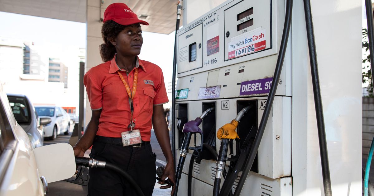 Zimbabweans Are Using WhatsApp to Find Fuel During Shortages