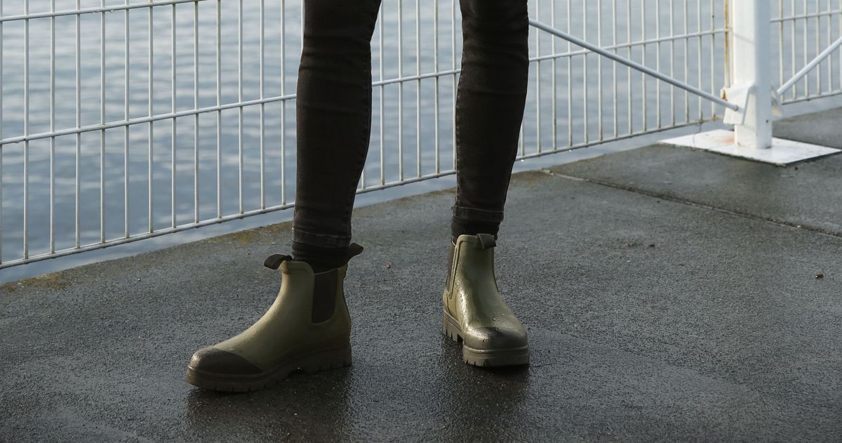 everlane rain boots
