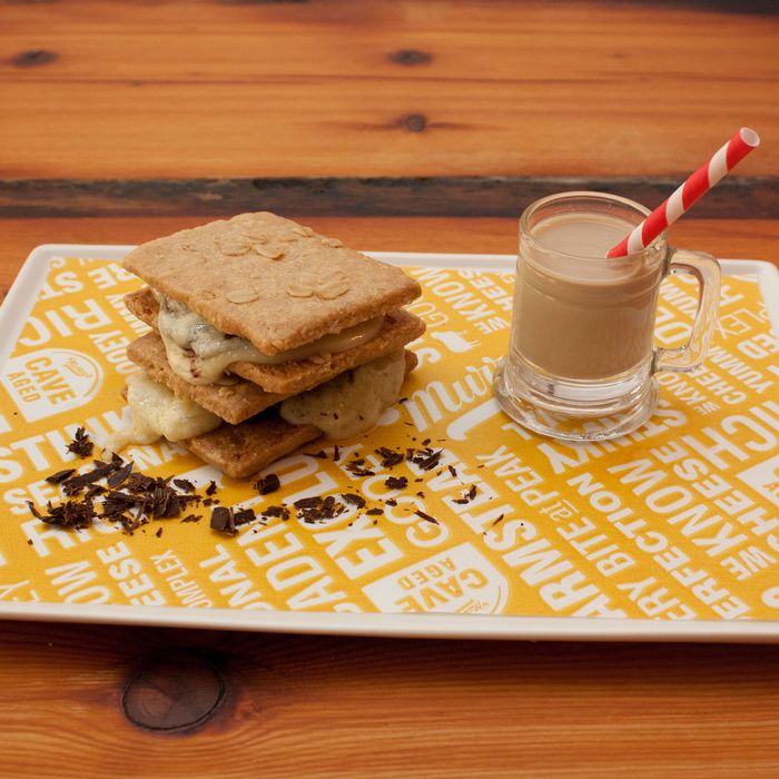 https://pyxis.nymag.com/v1/imgs/d6a/7cd/a693e06b28331b49c5279f19ae8746e10b-19-murrays-cheese-shop.jpg