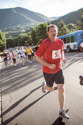 Chefs Bobby Flay and Marcus Samuelsson lead the pack during Friday morning’s Charity 5K benefiting Wholesome Wave.