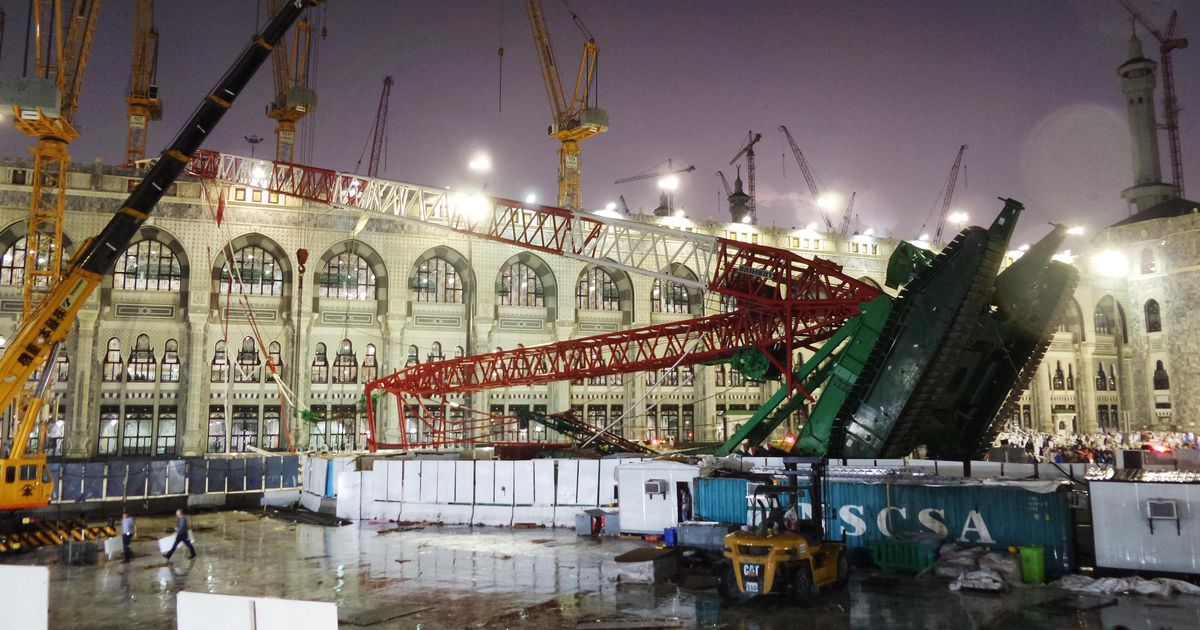 Crane Crashes Into Mecca’s Grand Mosque, Leaving at Least 65 Dead