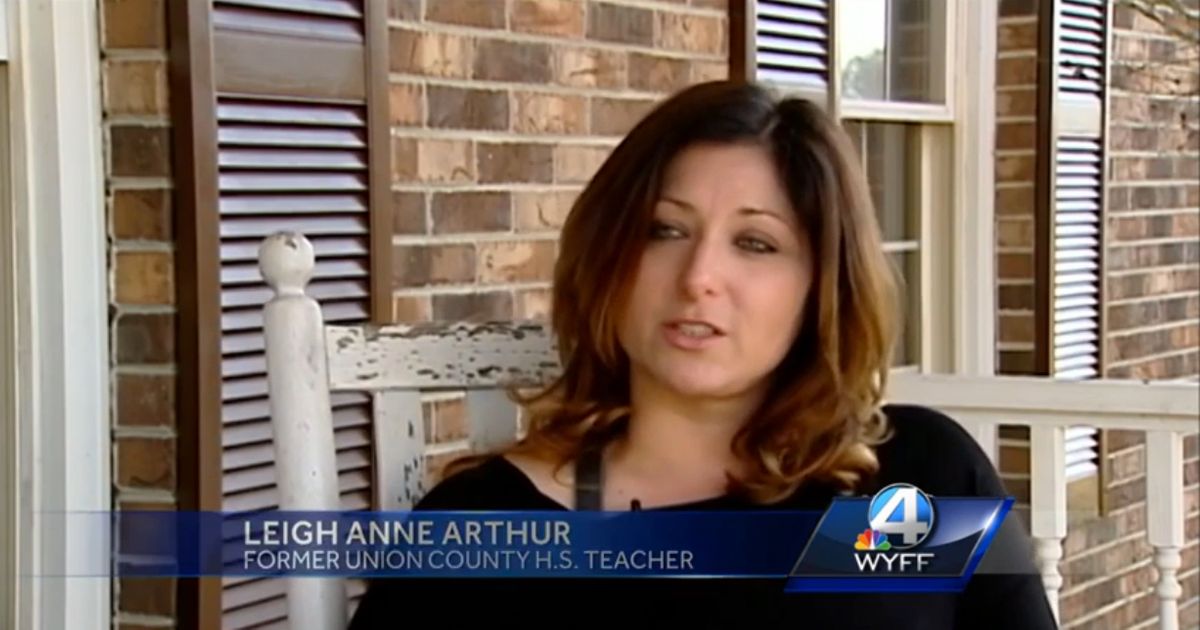 Teacher resigns after student steals nude photos from her 