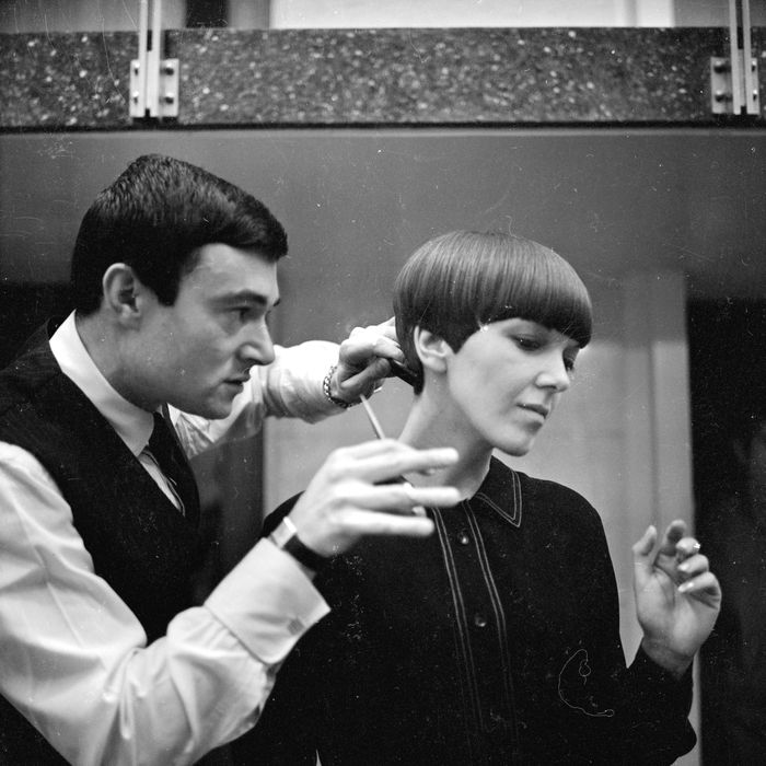 Sassoon giving Mary Quant his signature haircut in 1964.
