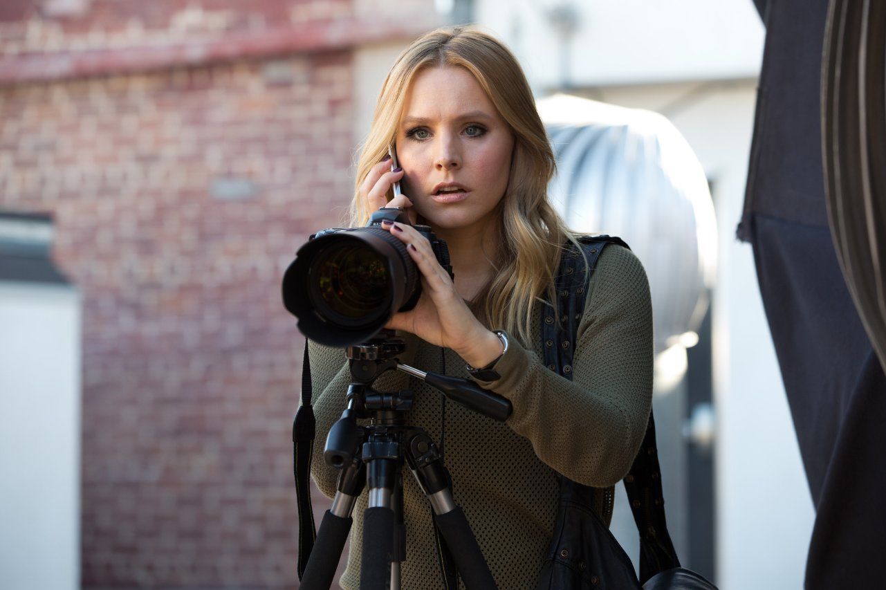 Kristen Bell films late night scenes for 'Veronica Mars' with