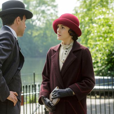 Downton Abbey, Season 5
On MASTERPIECE on PBS
Part Four
Sunday, January 25, 2015 at 9pm ET
Lord Merton delivers a bombshell to Isobel, and Mary does likewise to Tony. Police
suspicions deepen in an unexplained death. Robert and Sarah lock horns.
Shown from left to right: Tom Cullen as Lord Gillingham and Michelle Dockery as Lady Mary
(C) Nick Briggs/Carnival Film & Television Limited 2014 for MASTERPIECE
This image may be used only in the direct promotion of MASTERPIECE CLASSIC. No other rights are granted. All rights are reserved. Editorial use only. USE ON THIRD PARTY SITES SUCH AS FACEBOOK AND TWITTER IS NOT ALLOWED.