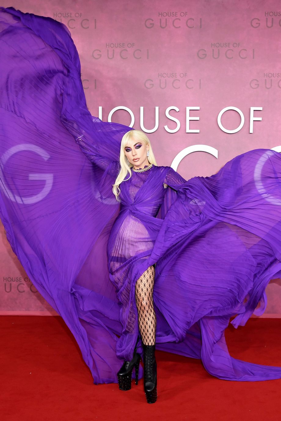 Skråstreg buket min Lady Gaga's House of Gucci Premiere Looks