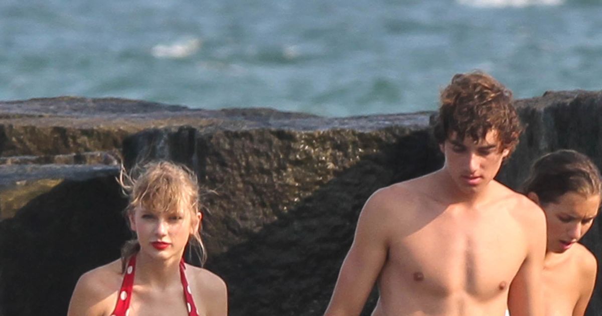 Taylor Swift And Conor Kennedy Held Hands In Cape Cod 