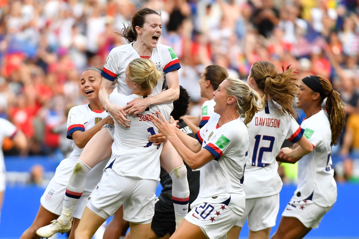 31 Pictures Of The US Women's World Cup Soccer Team Celebrating Their  Historic Win