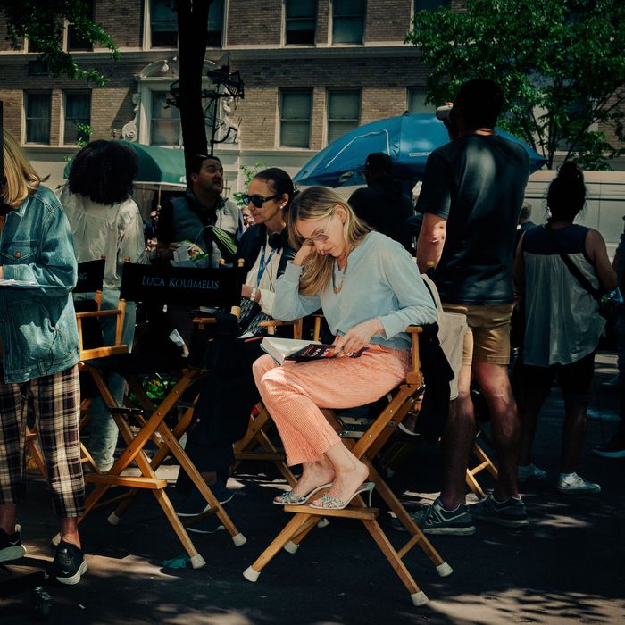 Sarah Jessica Parker reading Erik Larson’s The Demon of Unrest outside Gramercy Park on May 21. Photo: Dina Litovsky