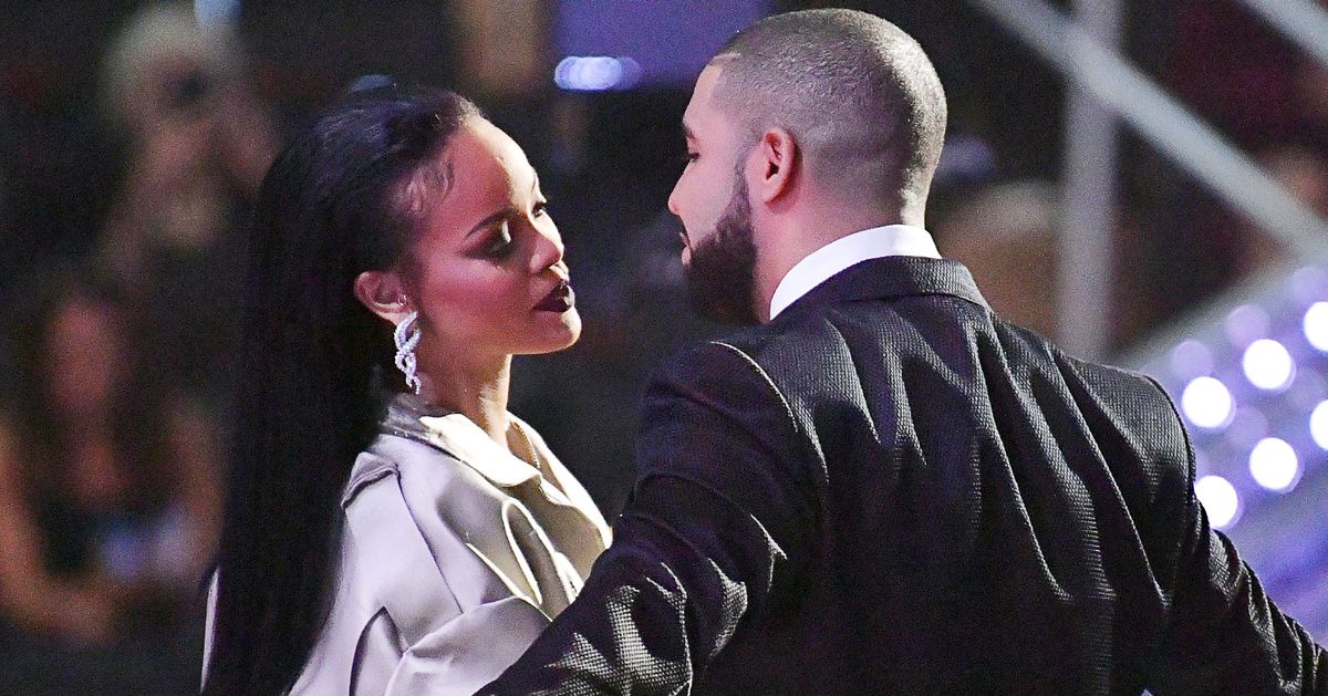 蕾哈娜 (Rihanna) 在 VMA 上對德雷克 (Drake) 低語了什麼？一項調查