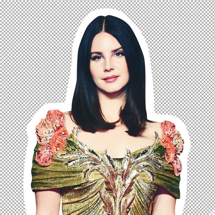 Lana Del Ray’s New Years Resolution Is To Be A Vlogger