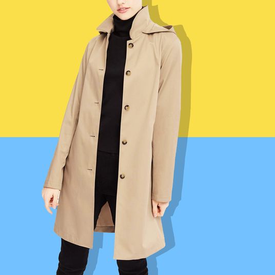 Emma Stone’s Mustard Trench in ‘Maniac’ by Jesse Kamm 2018 | The Strategist