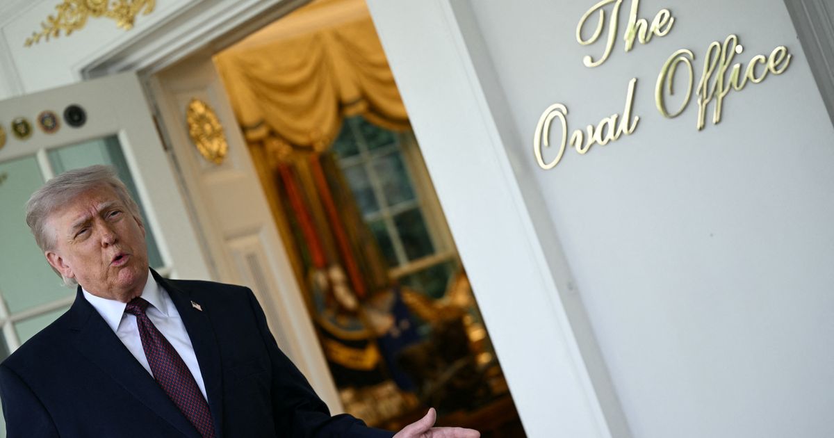 Trump Can't Stop Hanging Ugly Gold Signs on the White House