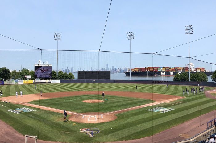 Staten Island Yankees Battle Dropping Attendance - The New York Times