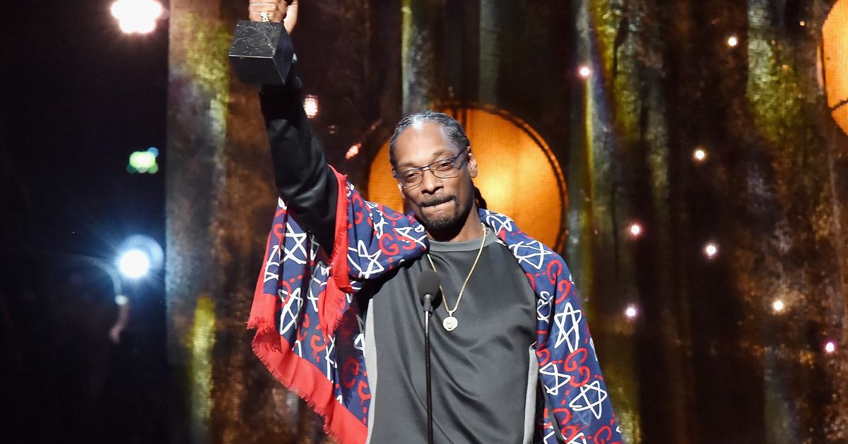 Watch Snoop Dogg's Emotional Rock Hall Speech Inducting Tupac – Rolling  Stone