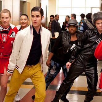 GLEE: L-R: Brittany (Heather Morris), Blaine (Darren Criss), Santana (Naya Rivera), Mercedes (Amber Riley) and Kurt (Chris Colfer) perform in the "Michael" episode of GLEE airing Tuesday, Jan. 31.
