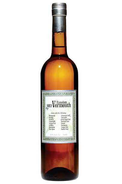 干燥和花朵，带有淡淡的scullcap。我们知道这种描述是正确的，因为与秘密的旧世界苦艾酒制造商不同，勒索的TAD Seestedt（俄勒冈州著名的老汤姆·盖恩（Tom Gin）的俄勒冈蒸馏器）列出了标签上的所有植物学。Astor Wines＆Spirits $ 30。