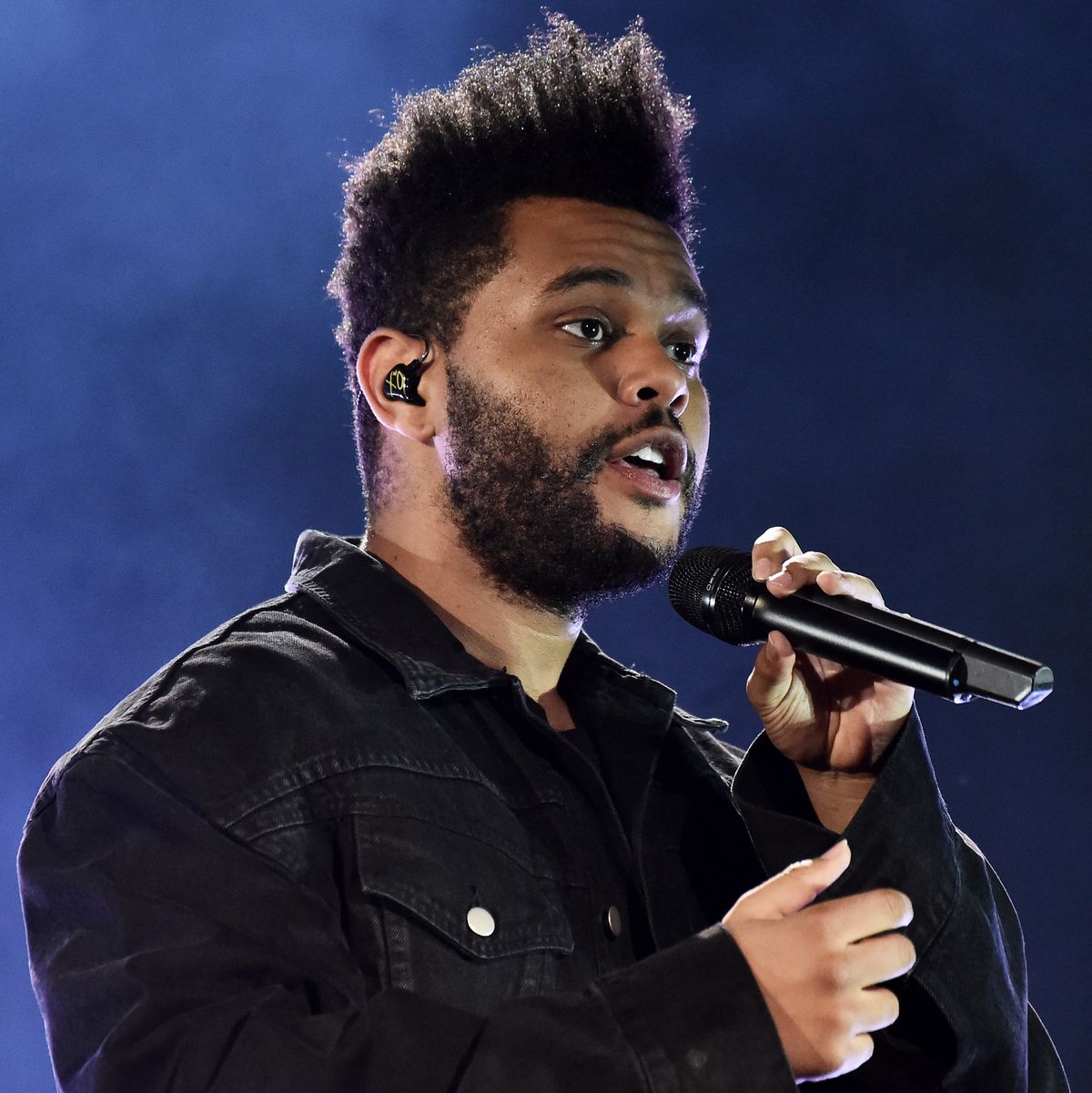 The Weeknd Hit Blinding Lights Unseats The Box Hot 100