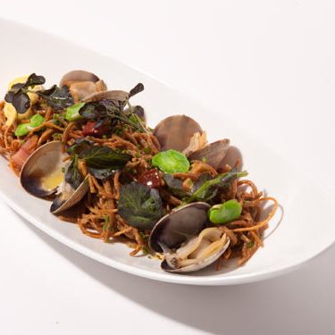 Toasted fideo pasta, all-natural chicken breast, chorizo, cockles & saffron aioli