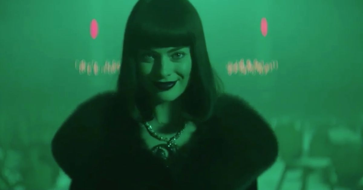 monarki te æstetisk Margot Robbie Is a Neo-Noir Femme Fatale in Terminal Trailer