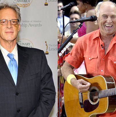 两个悠闲的大海老人。