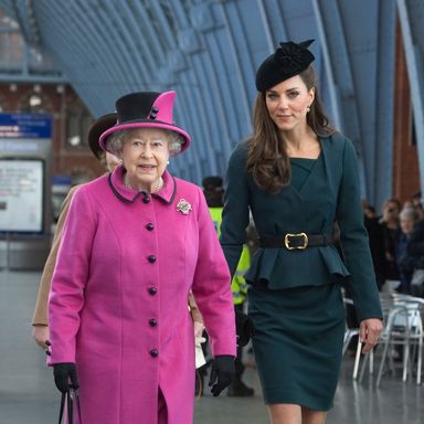 LONDON, UNITED KINGDOM - MARCH 08:  Queen Elizabeth II and Catherine, Duchess of Cambridge (R) arrive at St Pancras station, before boarding a train to visit the city of Leicester, on March 8, 2012 in London, England. The royal visit to Leicester marks the first date of Queen Elizabeth II’s Diamond Jubilee tour of the UK between March 8 and July 25, 2012.  (Photo by Anthony Devlin - WPA Pool/Getty Images)