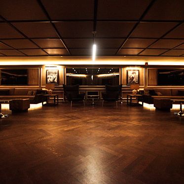 Jay-Z房间的另一个视角。