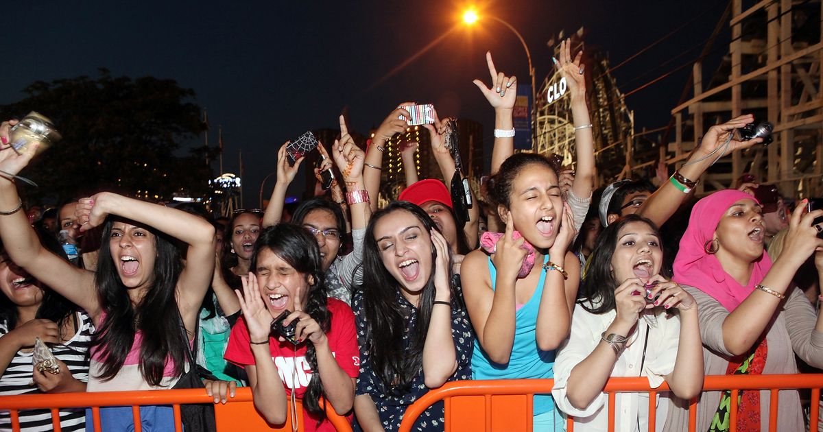 Why Tweens Lose Their Damn Minds at Concerts
