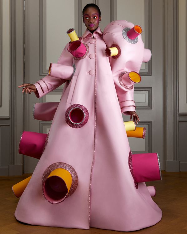 Paris Fashion Week Viktor & Rolf Dresses Are Confusing