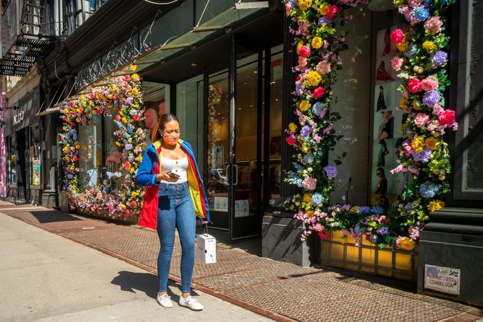 New York, USA. 06th Apr, 2021. The Banana Republic store in Soho in New York is seen festooned with a floral decoration on Tuesday, April 6, 2021. (APhoto by Richard B. Levine) Credit: Sipa USA/Alamy Live News