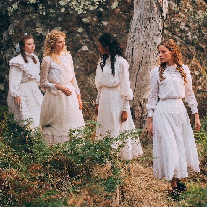 Picnic at Hanging Rock Amazon Review