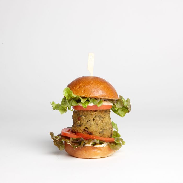 https://pyxis.nymag.com/v1/imgs/df2/a5b/0e1d4416022e389e82c8eca96bce11aa6d-04-birdbath-opening.jpg
