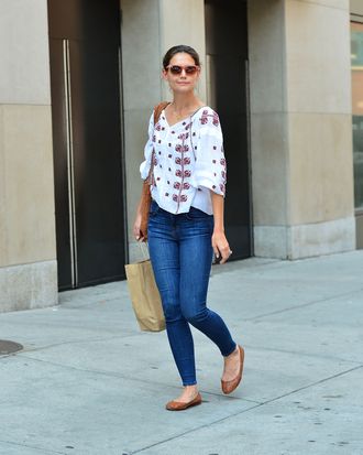 Katie Holmes' Go-To Big Bag Trend Is a Must-Try