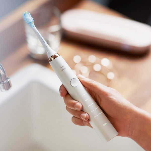 Philips Sonicare Diamond Clean Classic Rechargeable Electric Toothbrush